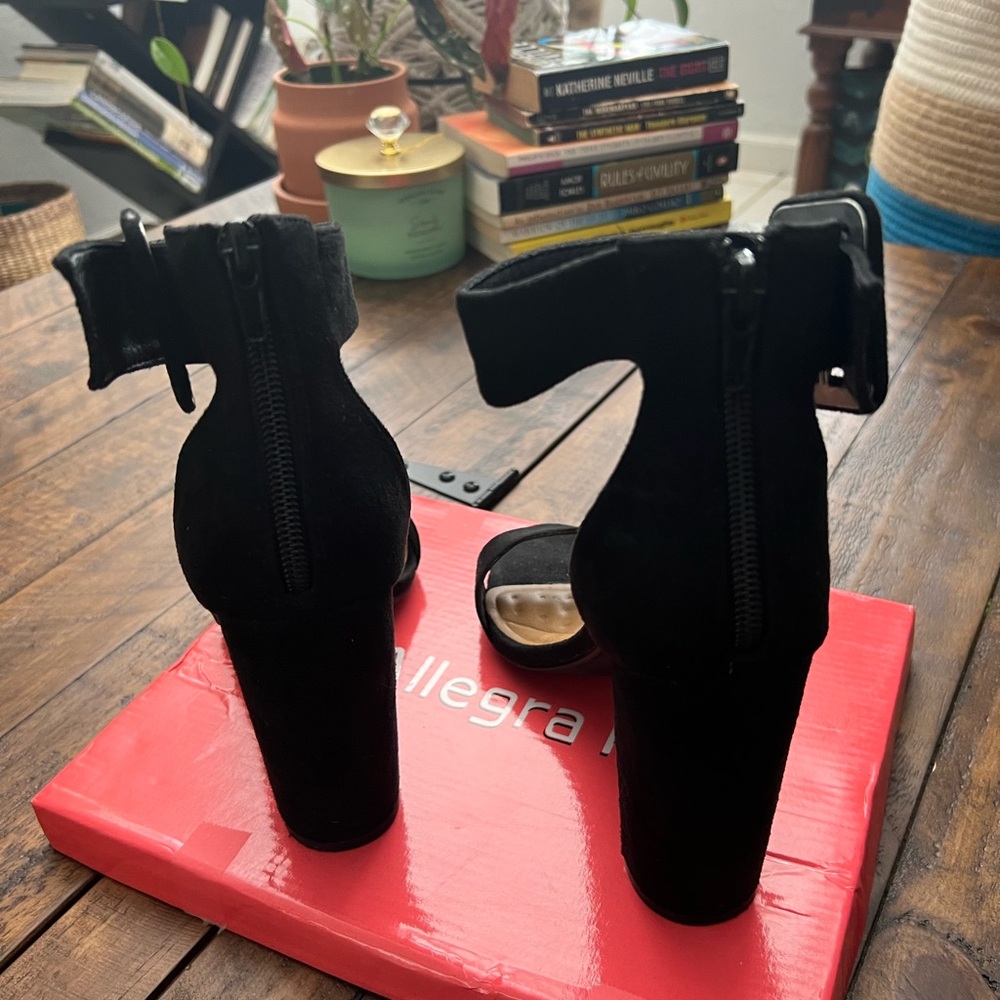Sz 7 Black Open Toe Heels with Ankle Buckle Sexy Party Formal - Picture 4 of 4